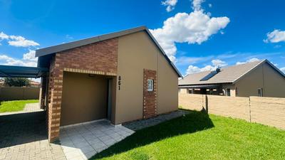 Townhouse For Sale in Waterkloof, Rustenburg