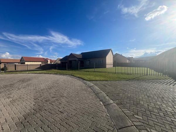 Townhouse For Sale in Waterkloof, Rustenburg